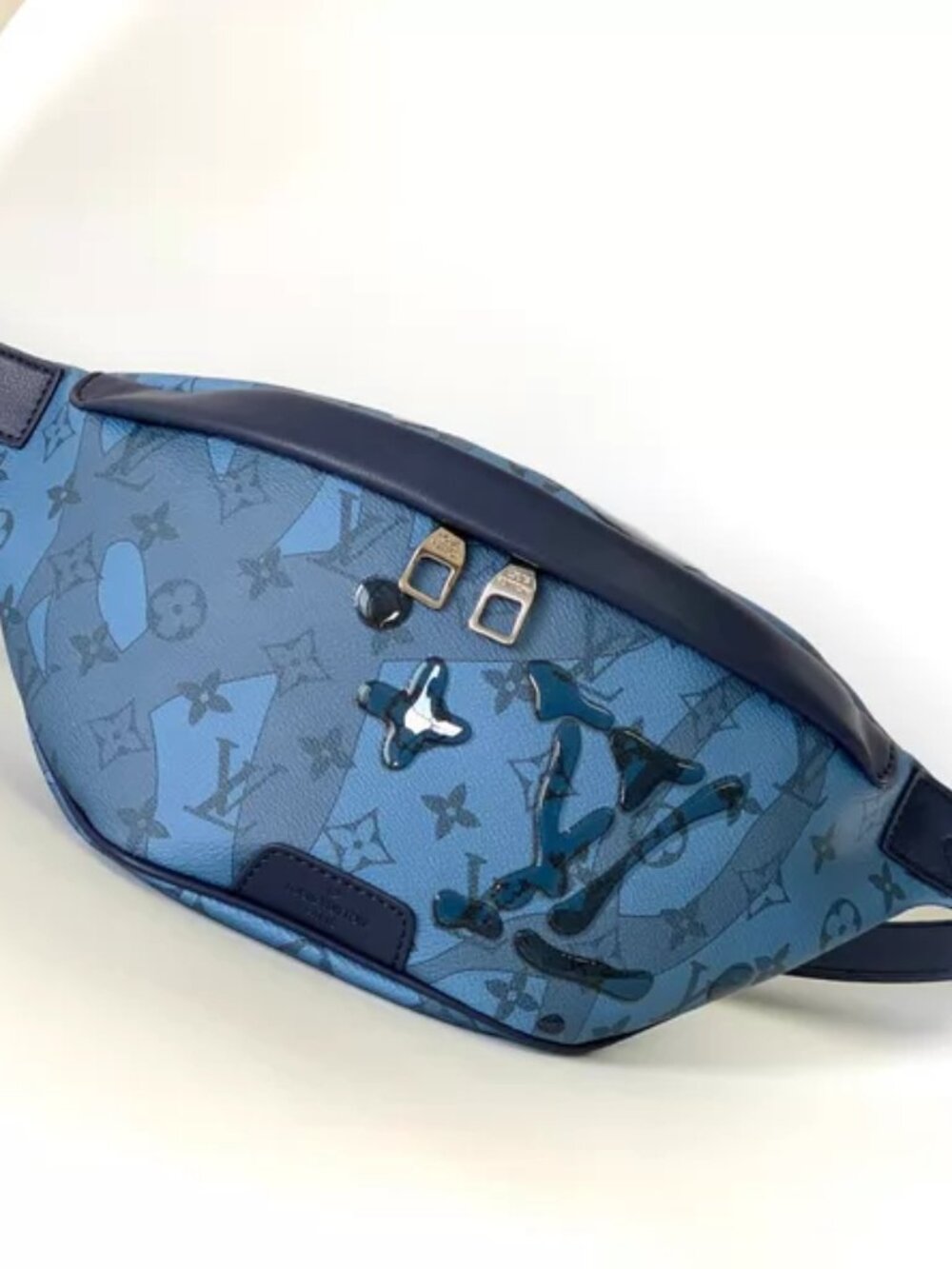LOUIS VUITTON discovery crossbody bag with logo